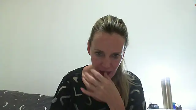 Annylove1 online show from February 10, 12:41 am