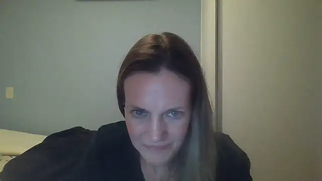 Snapshot of Annylove1 chatting on October 22, 12:33 am Annylove1 online show from October 22, 12:33 am