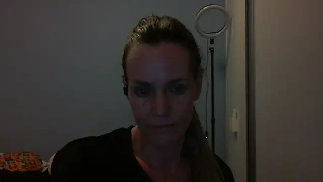 Snapshot of Annylove1 chatting on October 24, 12:08 am Annylove1 online show from October 24, 12:08 am