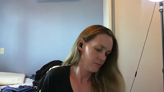 Snapshot of Annylove1 chatting on October 29, 3:47 pm Annylove1 online show from October 29, 3:47 pm