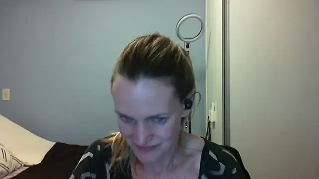 Snapshot of Annylove1 chatting on November 9, 12:42 am Annylove1 online show from November 9, 12:42 am