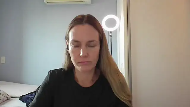 Snapshot of Annylove1 chatting on November 13, 10:47 am Annylove1 online show from November 13, 10:47 am