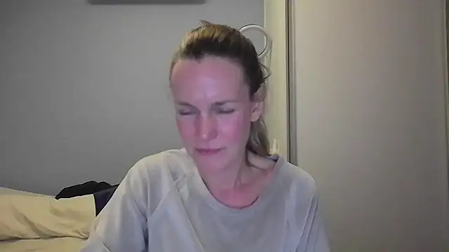 Snapshot of Annylove1 chatting on November 24, 12:10 am Annylove1 online show from November 24, 12:10 am