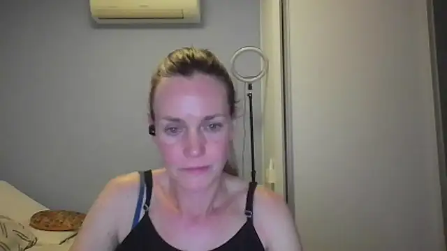 Snapshot of Annylove1 chatting on November 30, 12:36 am Annylove1 online show from November 30, 12:36 am