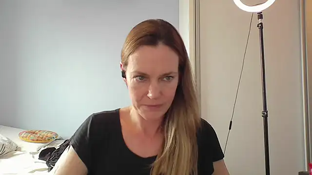 Snapshot of Annylove1 chatting on December 1, 3:50 pm Annylove1 online show from December 1, 3:50 pm