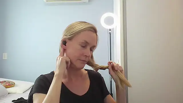 Annylove1 online show from January 8, 4:31 pm