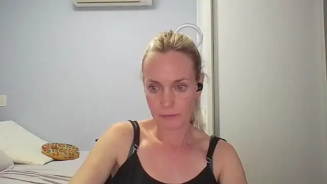 Annylove1 online show from January 18, 12:36 am