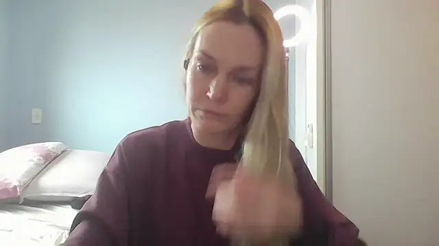 Annylove1 online show from June 15, 12:18 pm