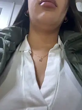 Hannahoff online show from November 6, 12:33 am