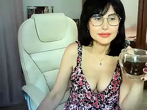 Snapshot of Alyona_Alex chatting on October 26, 9:04 am Alyona Alex online show from October 26, 9:04 am