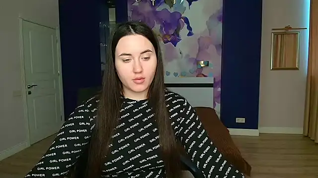 Snapshot of Roxie_Bradley chatting on February 6, 6:51 am Roxie Bradley online show from February 6, 6:51 am