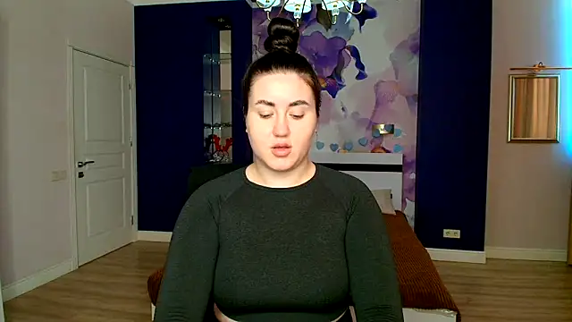 Snapshot of Roxie_Bradley chatting on February 19, 7:06 am Roxie Bradley online show from February 19, 7:06 am
