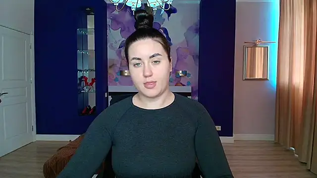 Snapshot of Roxie_Bradley chatting on February 19, 10:34 am Roxie Bradley online show from February 19, 10:34 am