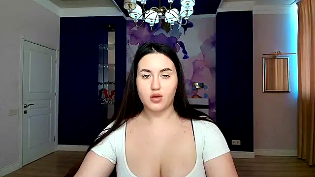 Snapshot of Roxie_Bradley chatting on March 8, 6:32 am Roxie Bradley online show from March 8, 6:32 am