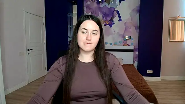 Snapshot of Roxie_Bradley chatting on March 11, 10:18 am Roxie Bradley online show from March 11, 10:18 am