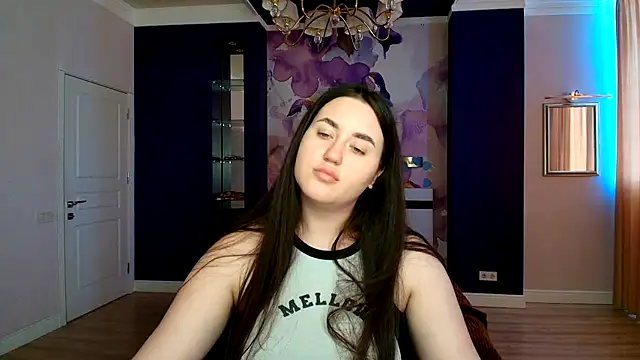 Snapshot of Roxie_Bradley chatting on March 21, 10:50 am Roxie Bradley online show from March 21, 10:50 am