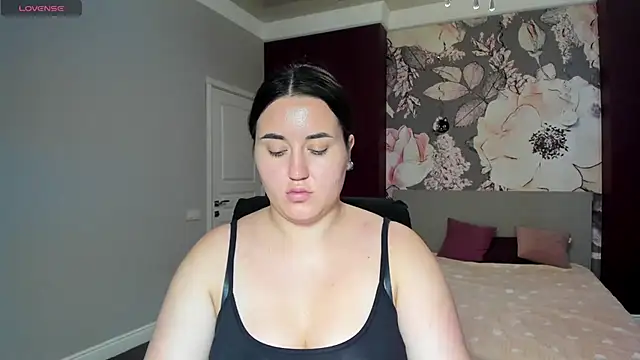 Snapshot of Roxie_Bradley chatting on September 16, 7:31 am Roxie Bradley online show from September 16, 7:31 am