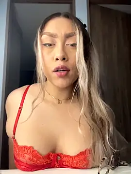 Im sophiie online show from February 8, 6:50 am