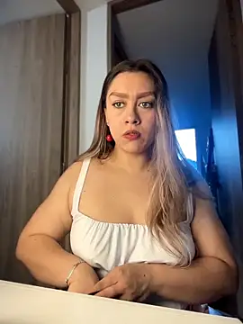 Snapshot of Im_sophiie chatting on June 21, 11:18 pm Im sophiie online show from June 21, 11:18 pm