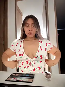 Snapshot of Im_sophiie chatting on June 26, 10:47 pm Im sophiie online show from June 26, 10:47 pm