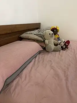  yisela  online show from March 18, 5:42 pm