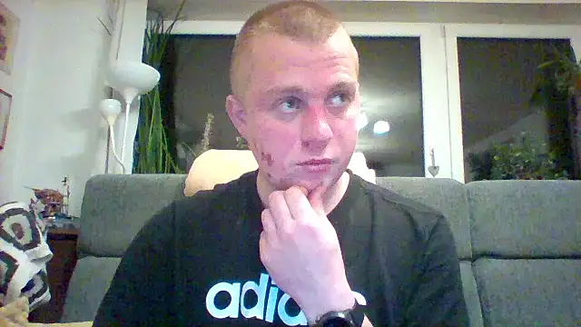 Snapshot of Matttthees chatting on November 13, 9:47 pm Matttthees online show from November 13, 9:47 pm