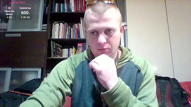 Snapshot of Matttthees chatting on November 17, 8:36 pm Matttthees online show from November 17, 8:36 pm