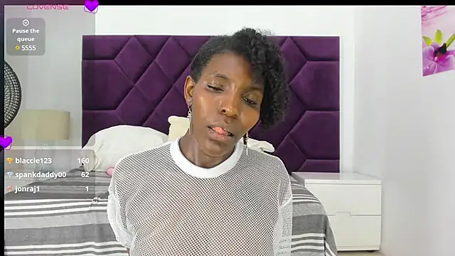 AlmaSean online show from December 5, 9:17 pm