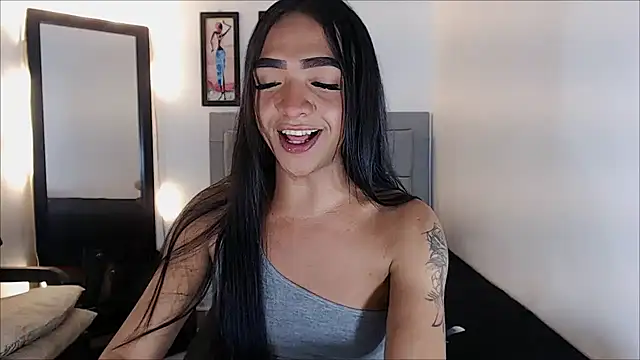 Snapshot of sofiaxdollxxx chatting on February 14, 7:43 pm sofiaxdollxxx online show from February 14, 7:43 pm