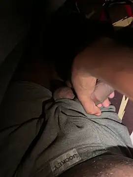 Snapshot of zeus_3241 chatting on December 17, 9:10 pm zeus 3241 online show from December 17, 9:10 pm