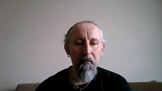 Snapshot of BuckWessle chatting on April 10, 10:20 am BuckWessle online show from April 10, 10:20 am