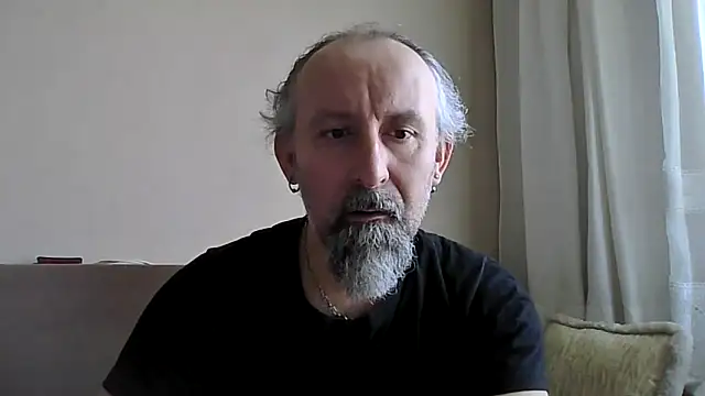 Snapshot of BuckWessle chatting on April 13, 10:54 am BuckWessle online show from April 13, 10:54 am