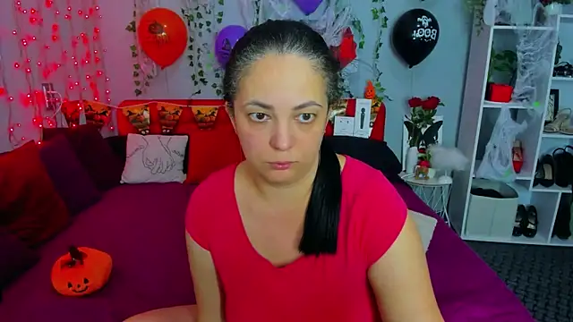 Snapshot of DarlingMilf chatting on October 28, 7:27 pm DarlingMilf online show from October 28, 7:27 pm