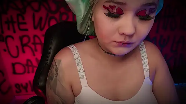 Laura takint online show from February 14, 4:09 pm