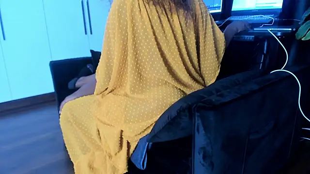 Snapshot of naughty_bigass chatting on April 9, 8:58 pm naughty bigass online show from April 9, 8:58 pm
