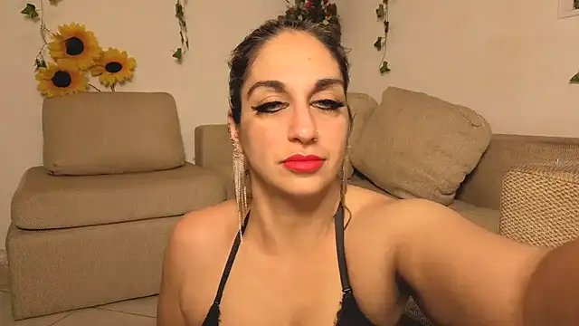 Snapshot of Bellydancerhot chatting on May 7, 5:35 am Bellydancerhot online show from May 7, 5:35 am