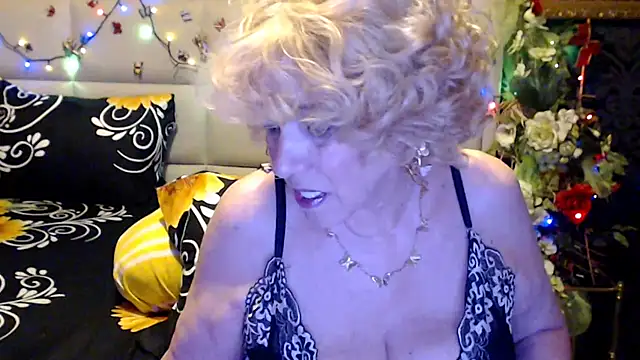 HappyWomanOn online show from April 10, 8:57 pm