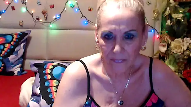 Snapshot of HappyWomanOn chatting on July 3, 5:41 pm HappyWomanOn online show from July 3, 5:41 pm
