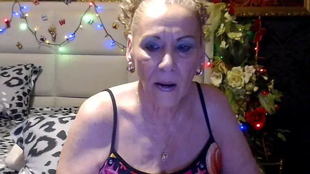 Snapshot of HappyWomanOn chatting on July 22, 9:56 am HappyWomanOn online show from July 22, 9:56 am