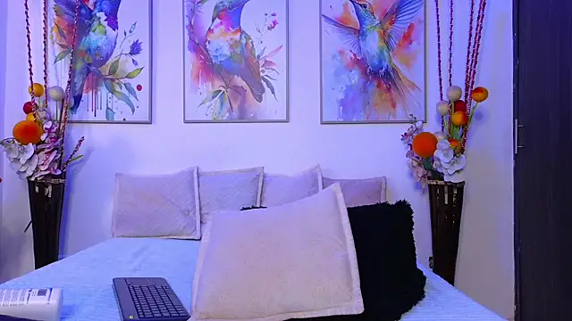 Snapshot of Marianaa_Lopezz chatting on February 15, 7:39 pm Marianaa Lopezz online show from February 15, 7:39 pm