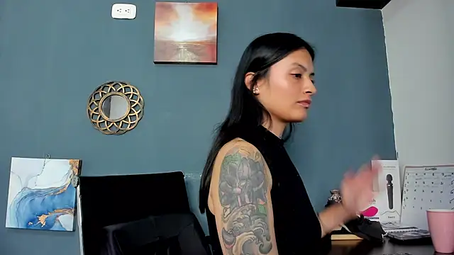 nia  white online show from December 23, 8:03 pm