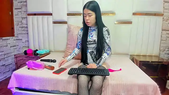 ArianaSmith69 online show from February 12, 2:10 pm