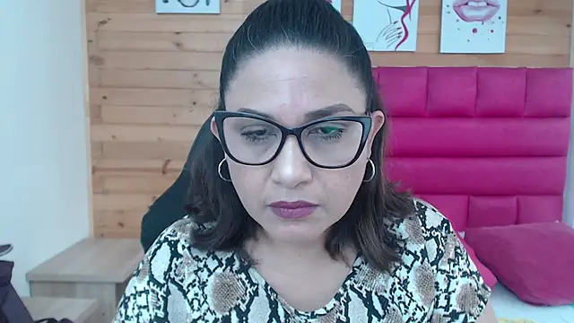 Katha Marck online show from December 5, 2:55 pm