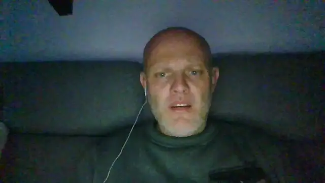 davigochi77bcn online show from February 6, 6:33 pm