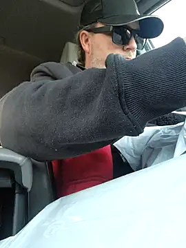 Hotredheadandtoungelasher online show from January 6, 10:26 pm