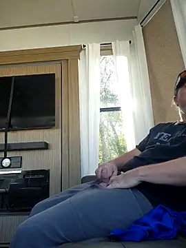 Hotredheadandtoungelasher online show from November 17, 4:13 pm