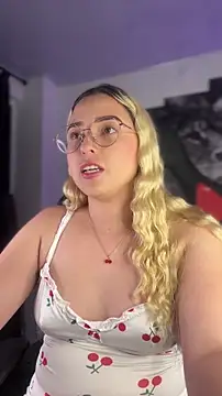 Snapshot of Irisweet_ chatting on October 23, 11:24 pm Irisweet online show from October 23, 11:24 pm