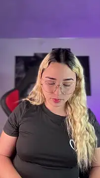 Snapshot of Irisweet_ chatting on October 26, 4:35 pm Irisweet online show from October 26, 4:35 pm