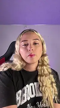 Snapshot of Irisweet_ chatting on November 5, 10:10 pm Irisweet online show from November 5, 10:10 pm