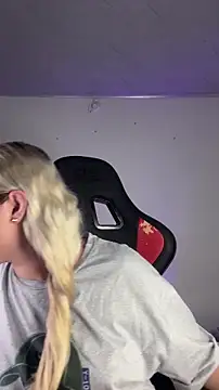 Snapshot of Irisweet_ chatting on November 8, 3:56 pm Irisweet online show from November 8, 3:56 pm